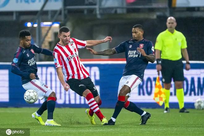 一个鲜明的 一个鲜明的